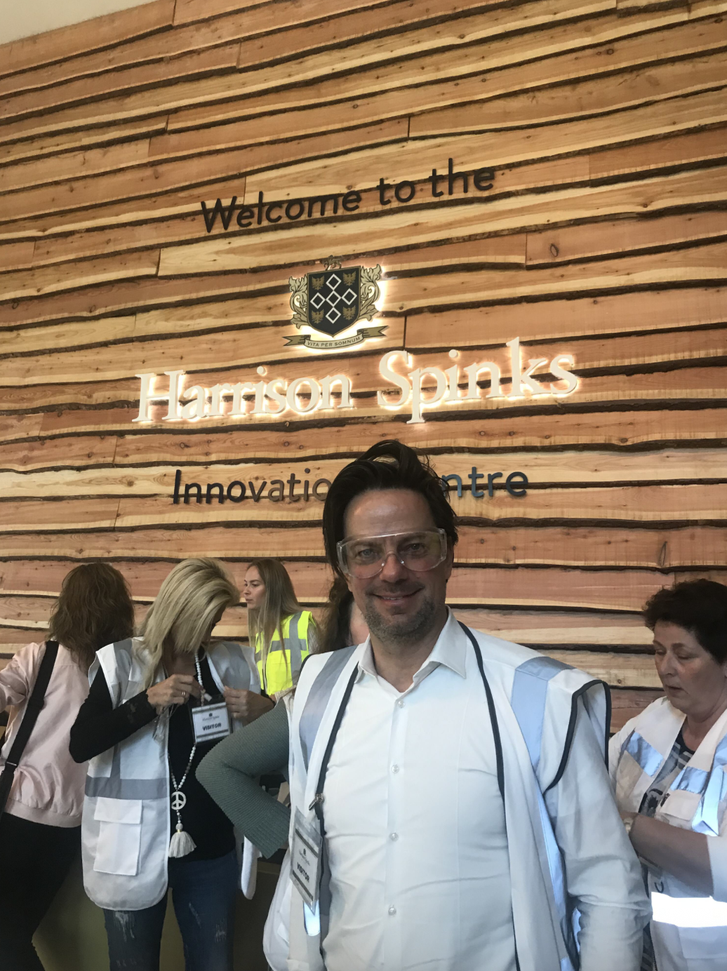 Gernot Soldanski im Innovation Centre eines Manufakturpartners